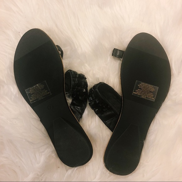 NWT Black Beaded Toe Loop Sandals! - Picture 3 of 4